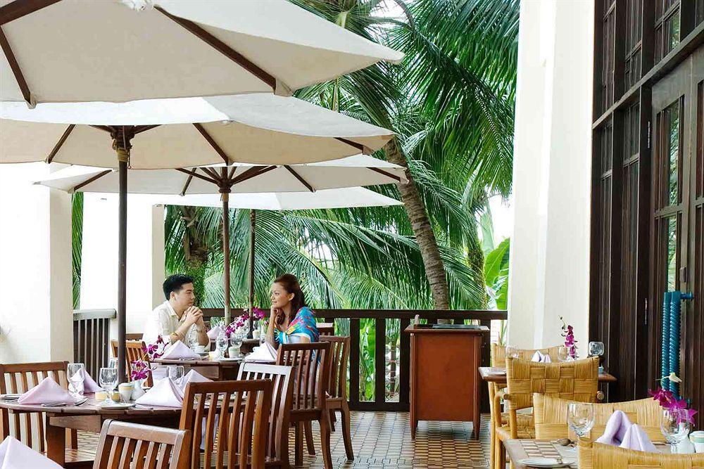 Hotel Avillion Port Dickson Exteriér fotografie The restaurant at the hotel