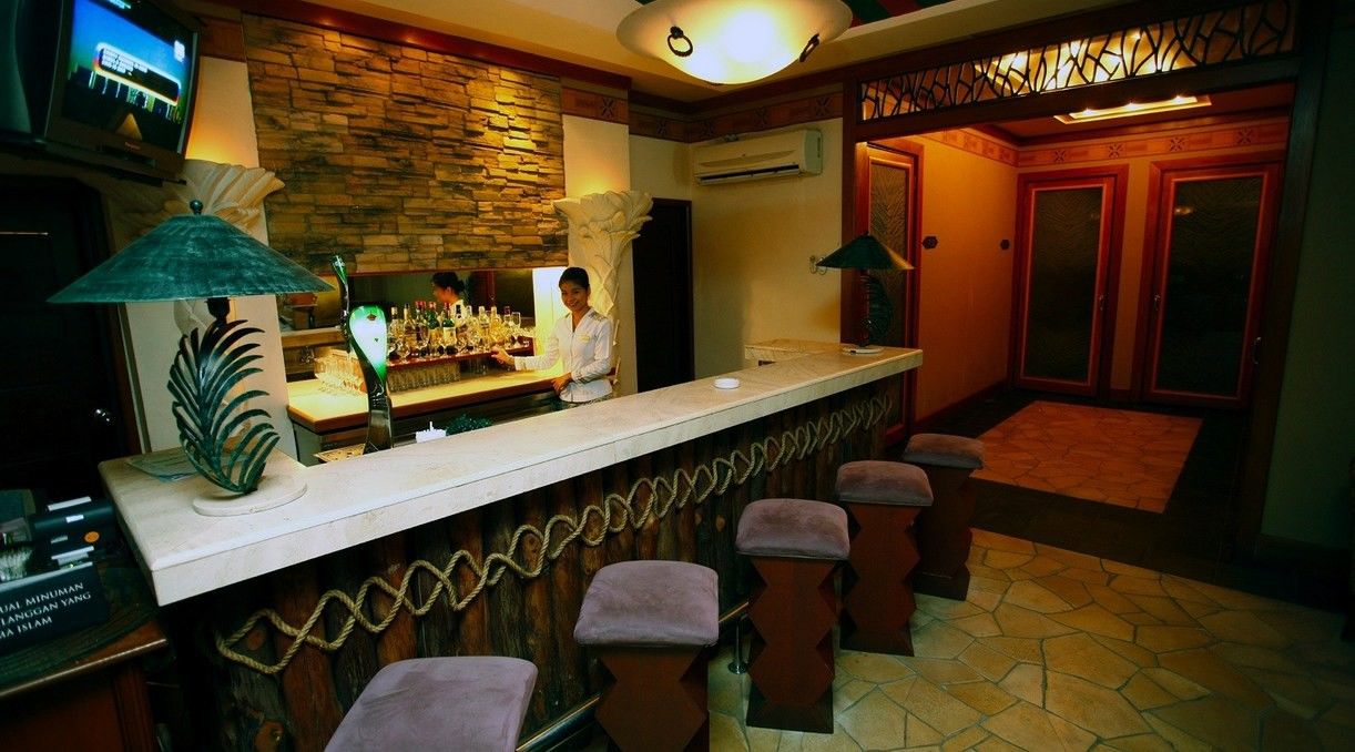 Hotel Avillion Port Dickson Exteriér fotografie A bar in a hotel