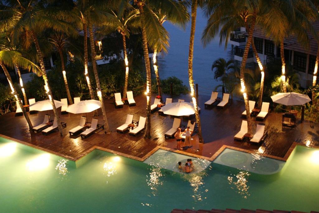 Hotel Avillion Port Dickson Exteriér fotografie The pool at the resort