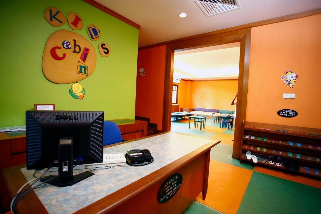 Hotel Avillion Port Dickson Exteriér fotografie The Kid's Only area at the station