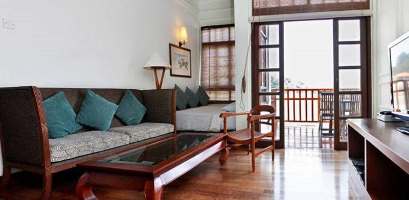 Hotel Avillion Port Dickson Exteriér fotografie A living room in a hotel